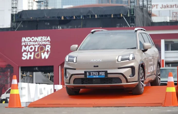 Bukukan Total SPK 1.353 Unit, T-Rex AION V Jadi Primadona di tempat di IIMS 2025