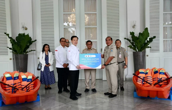 Chandra Asri Distribusikan 20 Perahu Operasional Tanggulangi Banjir pada Ibukota