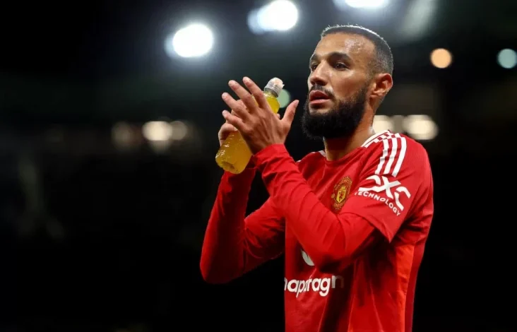 Kisah Noussair Mazraoui yang dimaksud Berbuka Puasa dalam pada Old Trafford: Saat Iman juga Sepak Bola Berpadu