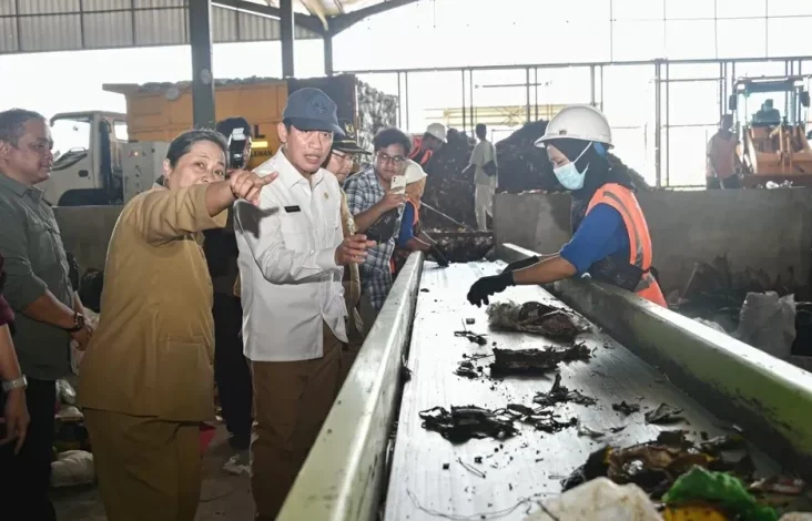 Luncurkan Inisiatif 1 RW 1 Bank Sampah, Menteri LH: Untuk Ciptakan Hasil Industri Bisnis