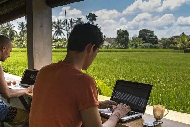 Tak hanya sekali cuma PNS, Pegawai BUMN juga Boleh WFA per 24 Maret 2025