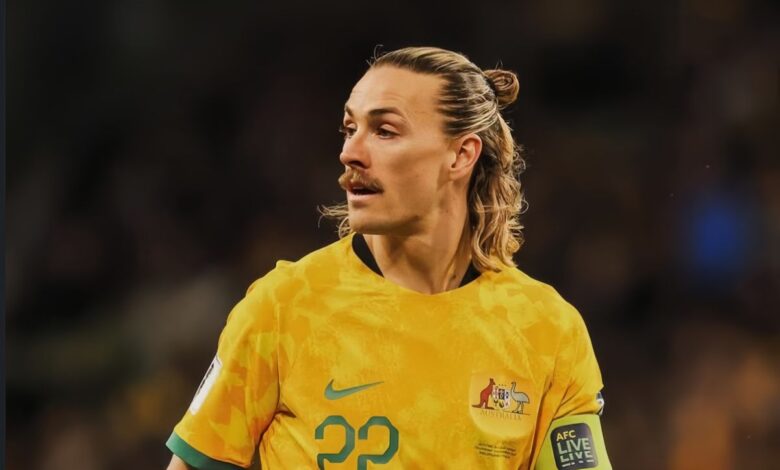 Sosok Jackson Irvine: Kapten Australia yang tersebut digunakan nyentrik dan juga berbahaya