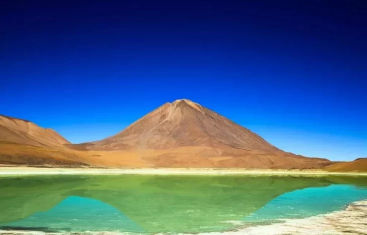 Racun pada Danau Laguna Verde Diklaim seperti Air pada Mars